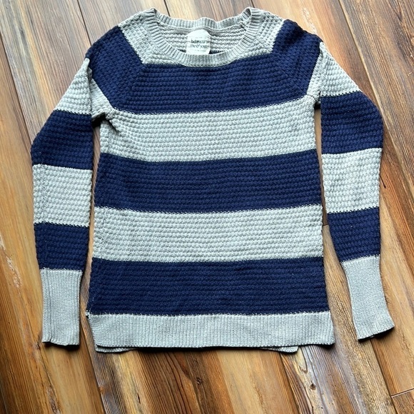 Navy and Gray striped crew neck sweater size XS - Picture 1 of 8